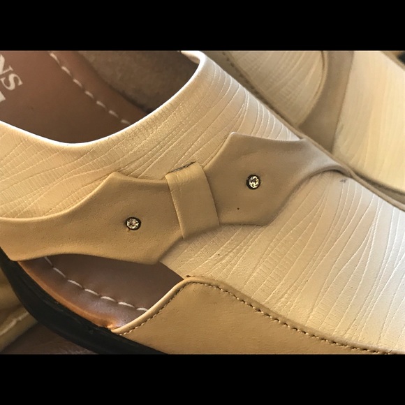 Shoes - Picture 4 of 6